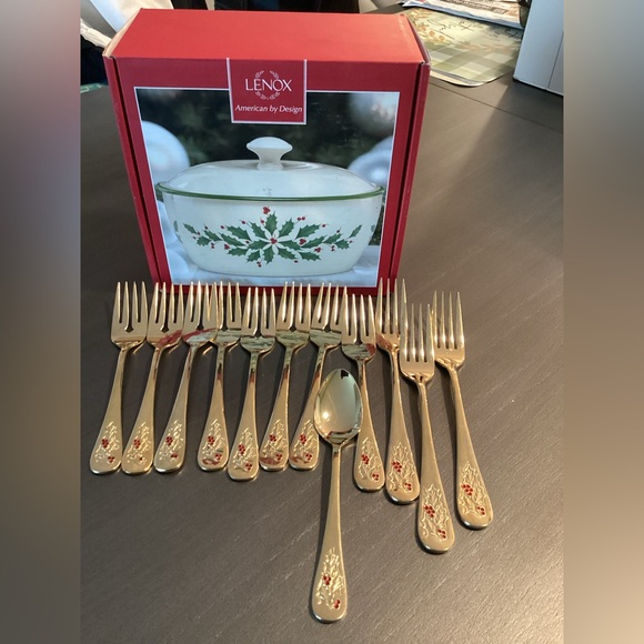Lenox Holiday Covered Casserole 32oz. New with Bonus Set of...